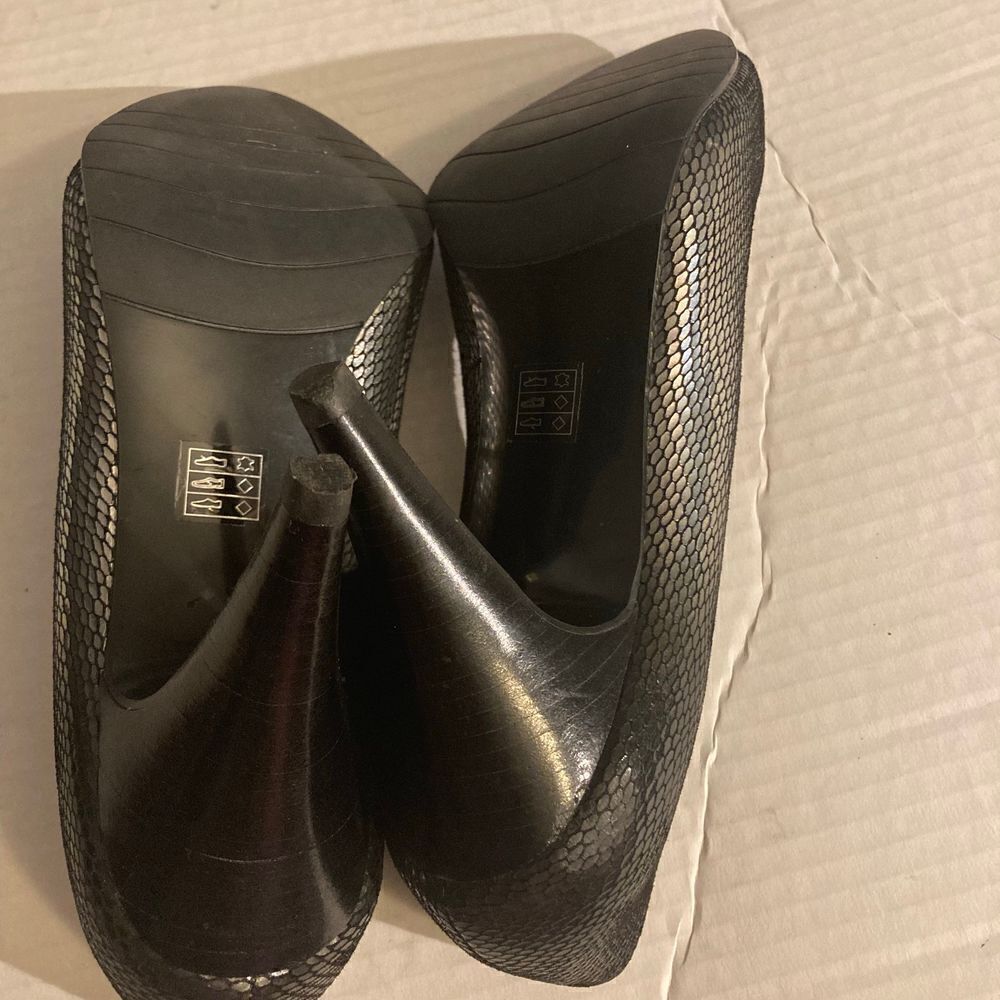 A. Marinelli Women’s Heels Size 7 Brownish Gray - Picture 12 of 12